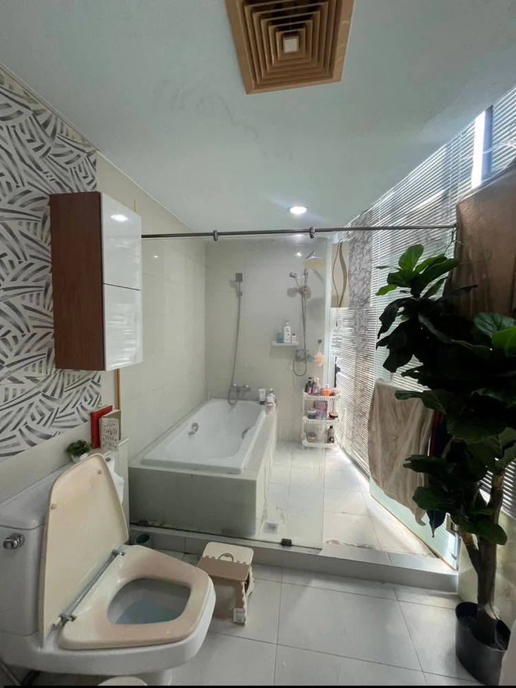Selling 10 comfortable and fully furnished units at The Alcove Thonglor. Book now!