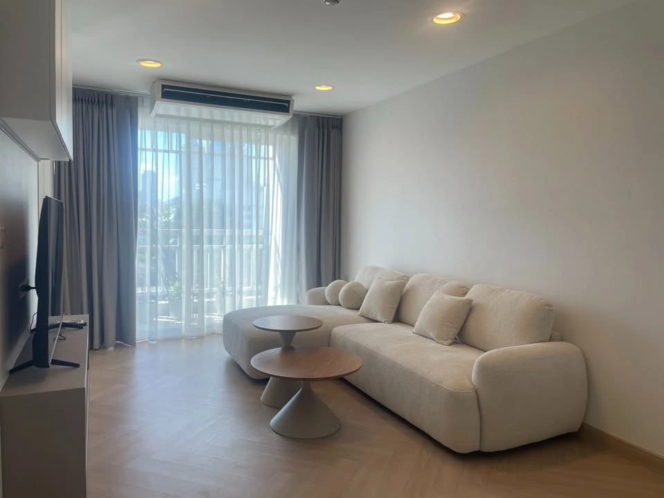 Selling ready-to-move-in condo at The Bangkok Narathiwas Ratchanakarint. Fully furnished, spacious and comfortable. Book now!