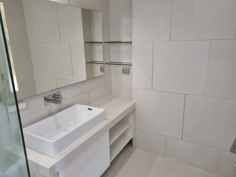 For sale: The Bangkok Sathorn Condominium, spacious room, comfortable, high floor, built-in furniture, very good quality, hurry and book before you mi