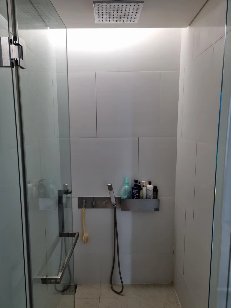 For sale: The Bangkok Sathorn Condominium, spacious room, comfortable, high floor, built-in furniture, very good quality, hurry and book before you mi