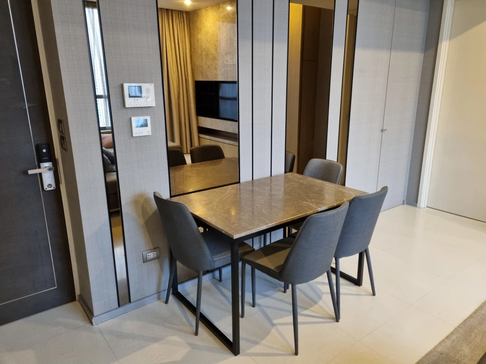 For sale: The Bangkok Sathorn Condominium, spacious room, comfortable, high floor, built-in furniture, very good quality, hurry and book before you mi