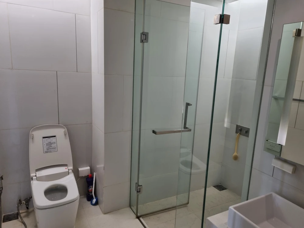 For sale: The Bangkok Sathorn Condominium, spacious room, comfortable, high floor, built-in furniture, very good quality, hurry and book before you mi