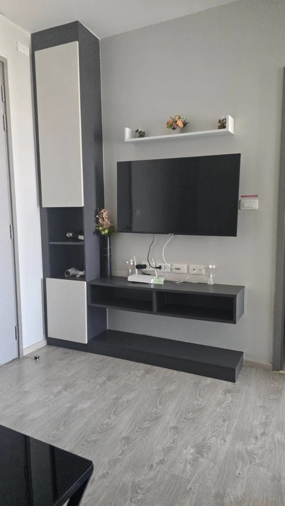 For sale: The Base Central Pattaya, spacious and comfortable room, fully furnished + electrical appliances included. Reserve now before you miss out!!