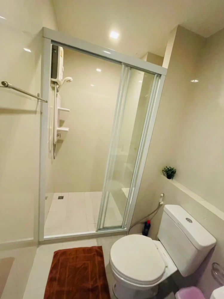 Selling a great unit at The Base Central Pattaya. High floor, fully furnished. Book now!