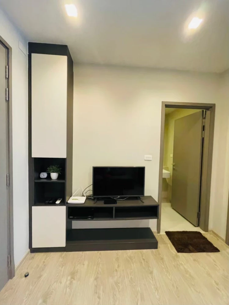 Selling a great unit at The Base Central Pattaya. High floor, fully furnished. Book now!