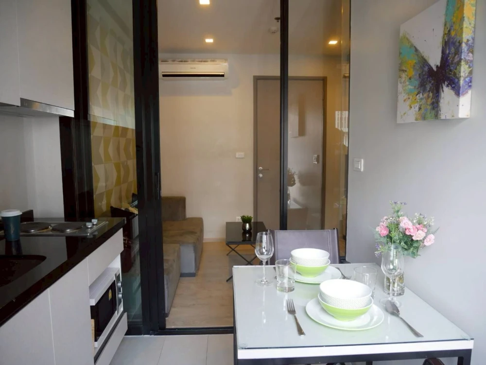 Selling ready-to-move-in, fully furnished, spacious unit at The Base Central Pattaya. Book now!