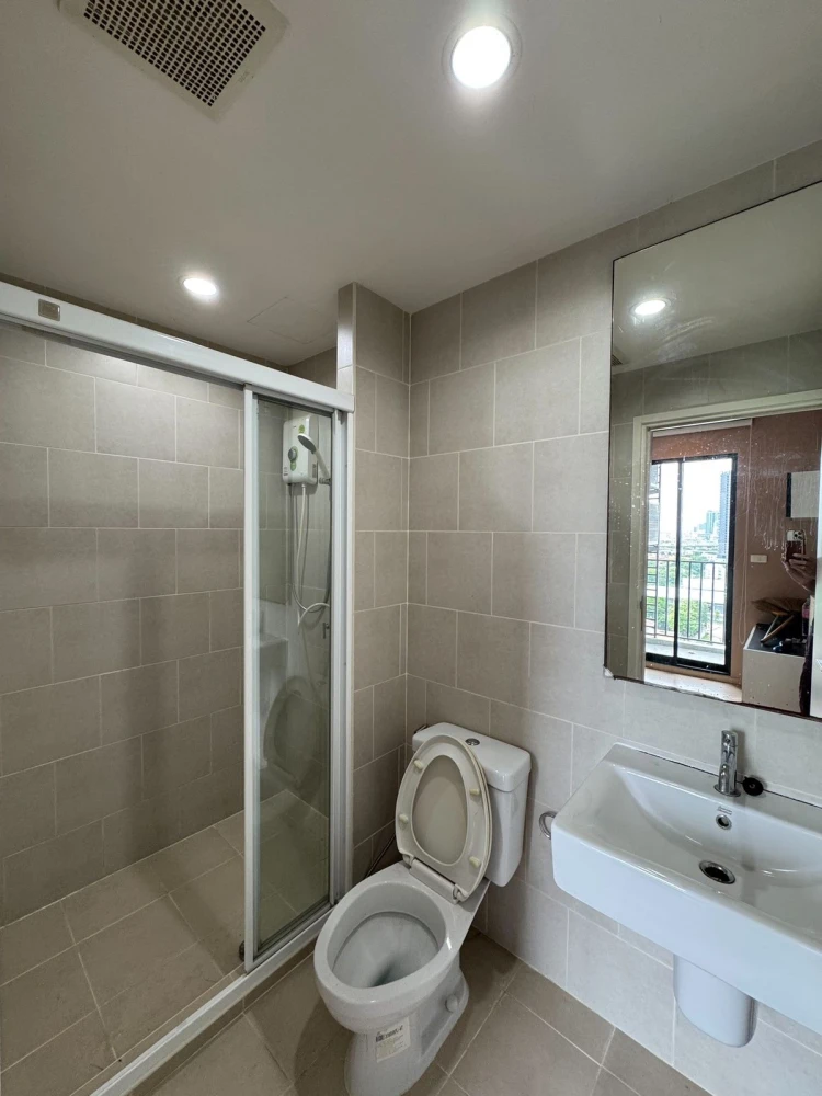 For sale: The BASE Chaengwattana, 16th floor, beautiful view, fully furnished, ready to move in, reserve now, urgently.