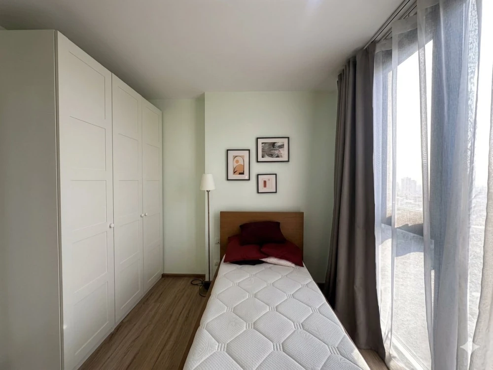 Selling THE BASE Garden-Rama 9, 2 bedrooms, spacious living area, and complete amenities. Don't miss out!