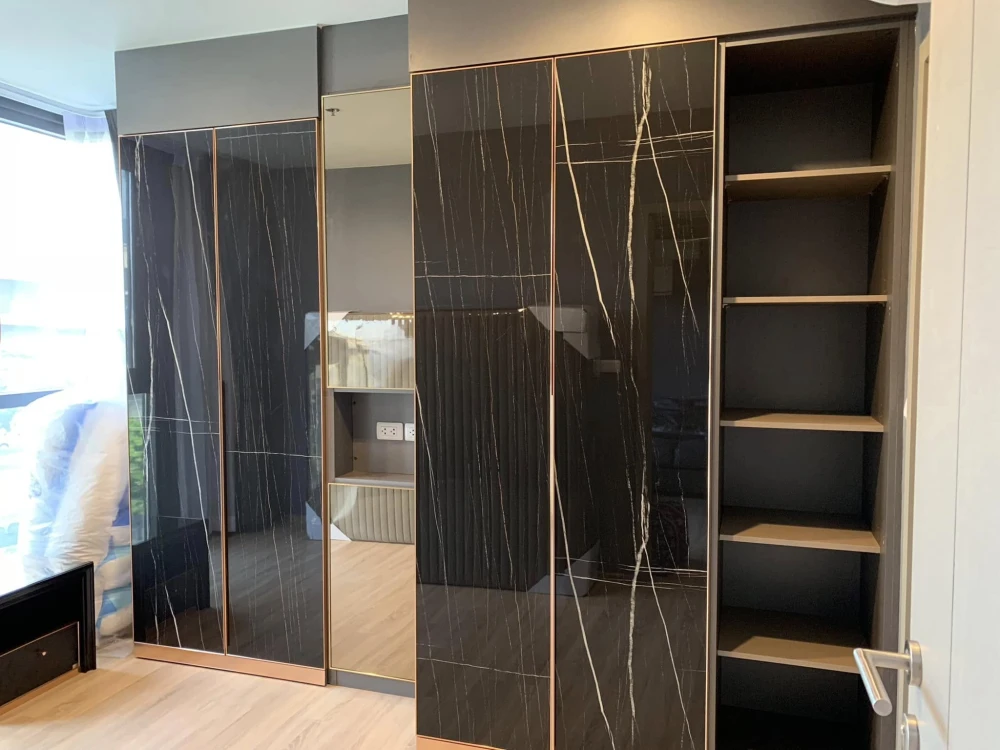 ขาย The Base Garden RAMA 9 ชั้น 5 ห้องตกแต่งด้วยเฟอร์อย่างดีทุกชิ้น โซฟานั่งสบายสุดๆ รีบจับจองเลย