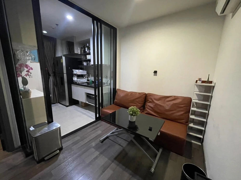 Selling a 1-bedroom unit at The Base Park East, 7th floor, fully furnished with high-quality built-in furniture. Don't miss this opportunity!