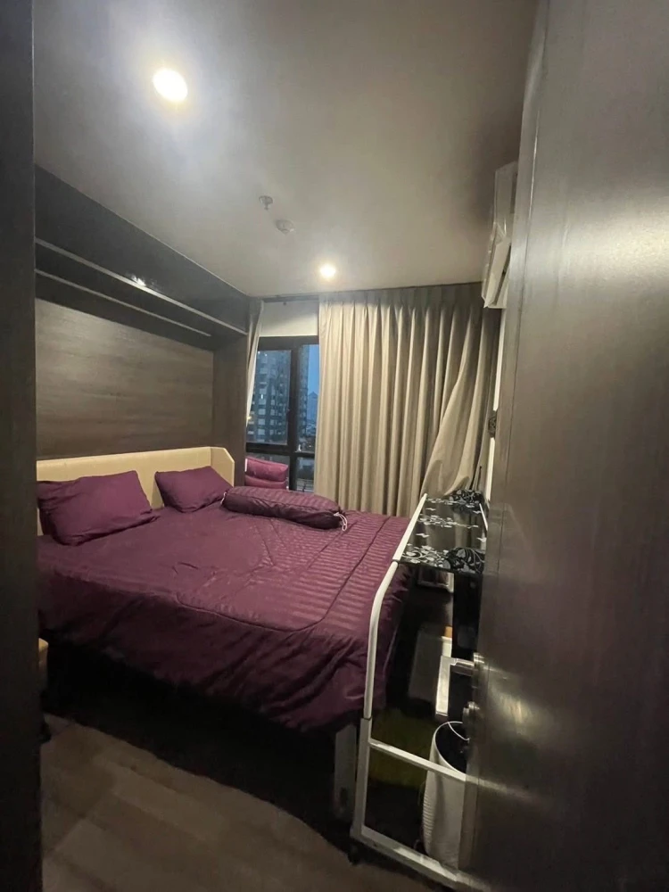 Selling a 1-bedroom unit at The Base Park East, 7th floor, fully furnished with high-quality built-in furniture. Don't miss this opportunity!