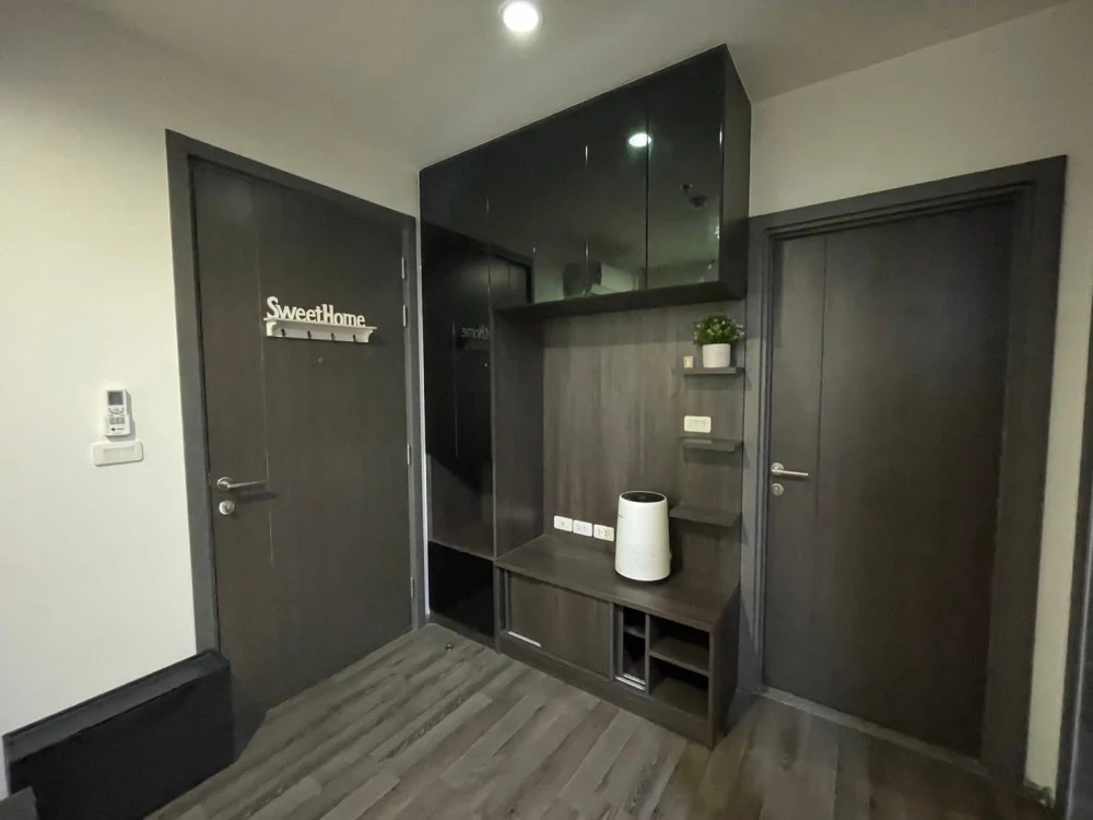 Selling a 1-bedroom unit at The Base Park East, 7th floor, fully furnished with high-quality built-in furniture. Don't miss this opportunity!