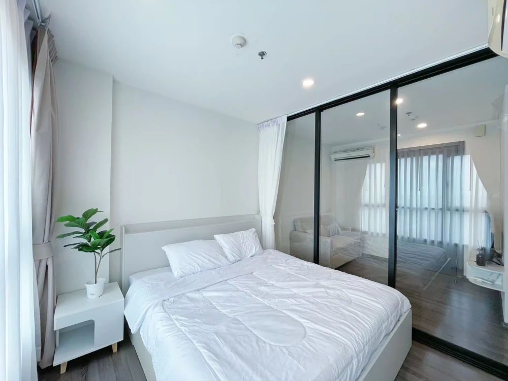 Selling ready-to-move-in units at The Base Park West, fully furnished, high floor. Book now! images