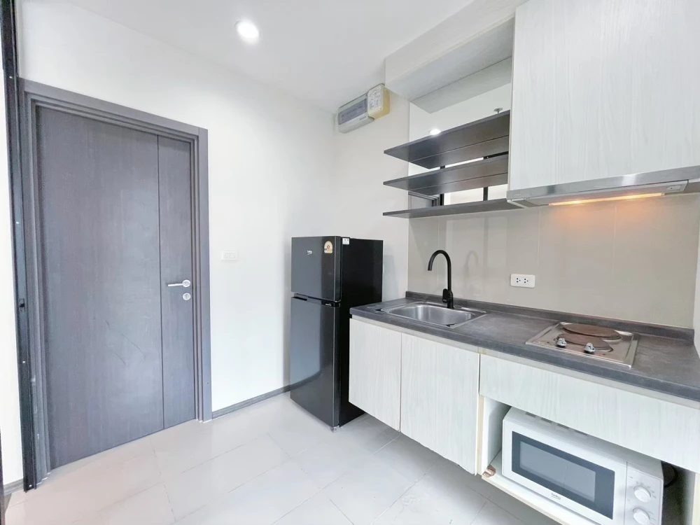 Selling ready-to-move-in units at The Base Park West, fully furnished, high floor. Book now!