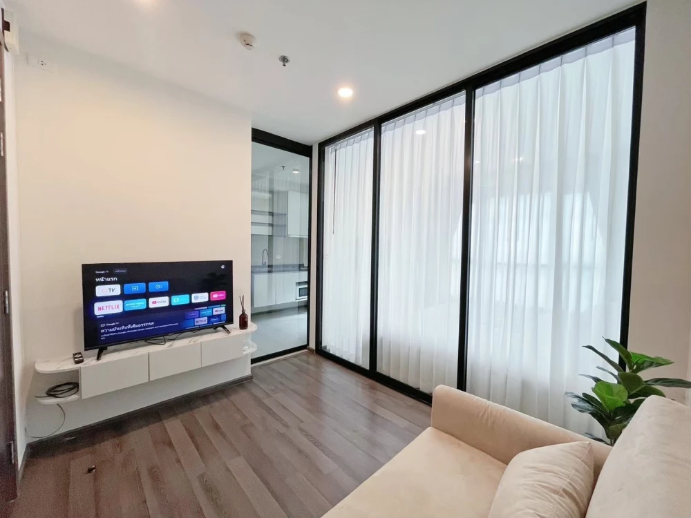Selling ready-to-move-in units at The Base Park West, fully furnished, high floor. Book now!
