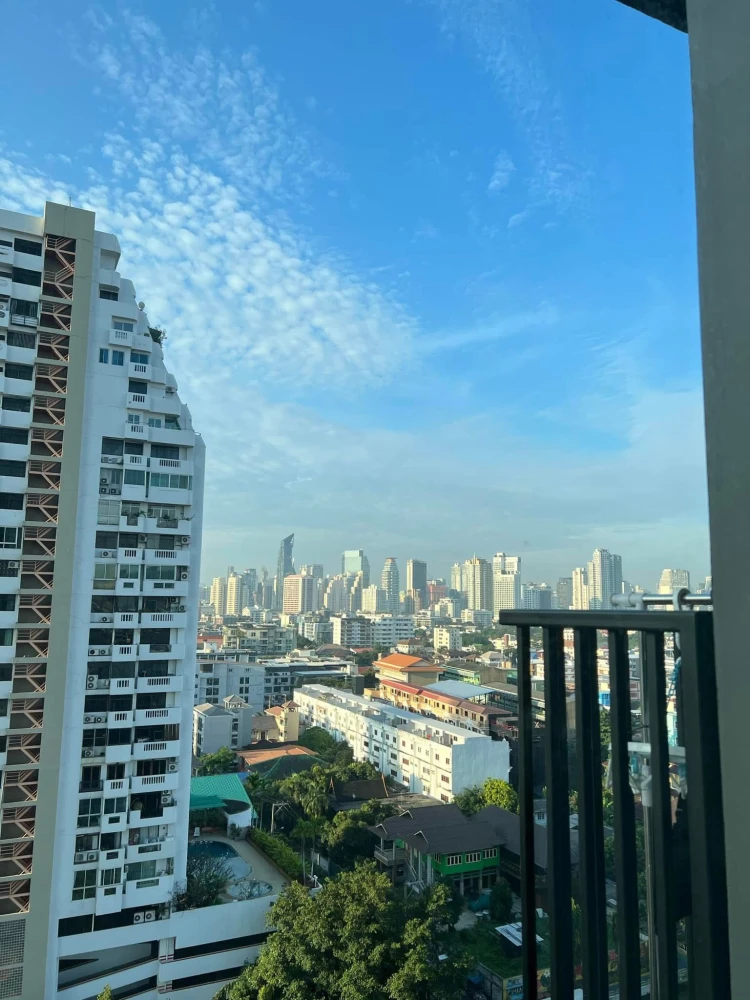 For sale: The Base Phetchaburi-Thonglor with built-in furniture and stunning city views. Reserve now before it's gone.