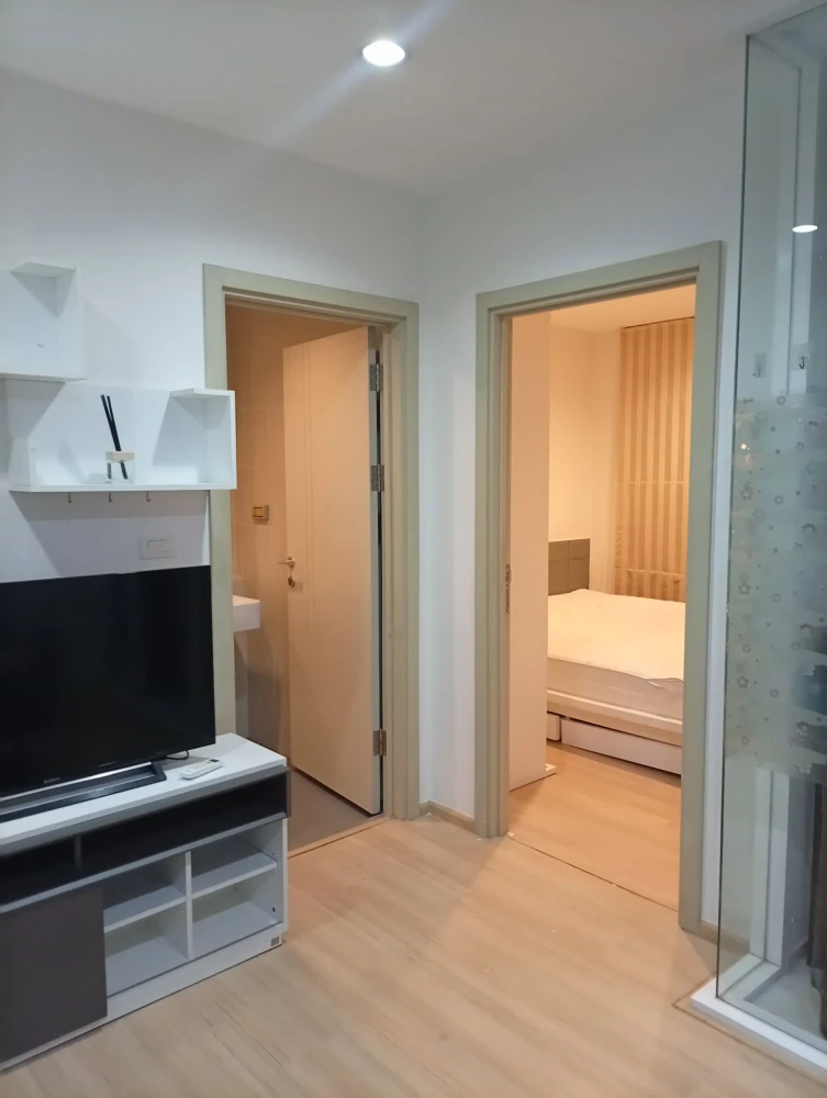 Selling The Base Rama 9-Ramkhamhaeng. 2.5 meter high ceilings create a spacious and comfortable living environment. Don't miss out!