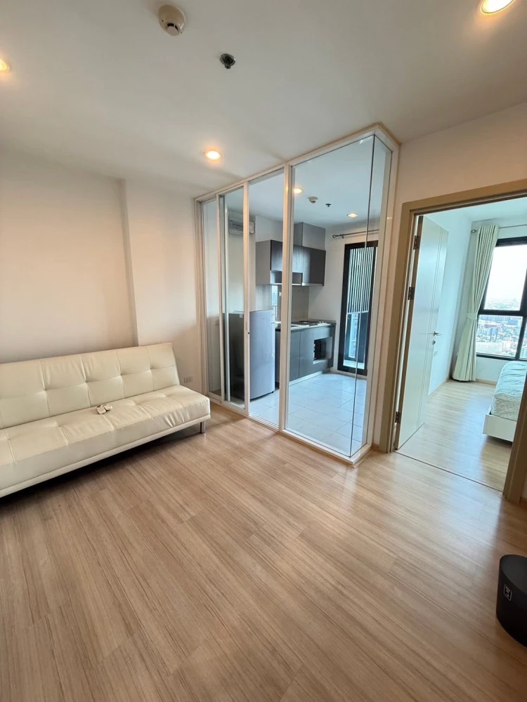 Selling a great unit at The Base Rama 9–Ramkhamhaeng. High floor, beautiful unblocked view. What are you waiting for?