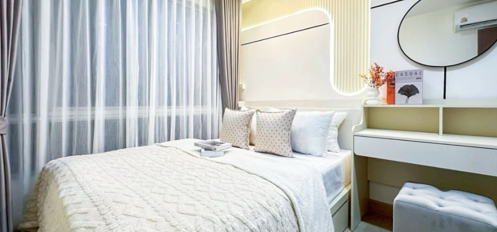 Selling The Base Sukhumvit 77, 8th floor. Beautifully furnished and ready to move in. Book now! Don't miss out!