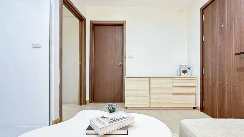 Selling The Base Sukhumvit 77, 8th floor. Beautifully furnished and ready to move in. Book now! Don't miss out!