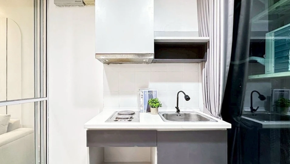 Selling The Base Sukhumvit 77, 8th floor. Beautifully furnished and ready to move in. Book now! Don't miss out!