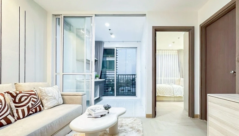 Selling The Base Sukhumvit 77, 8th floor. Beautifully furnished and ready to move in. Book now! Don't miss out!