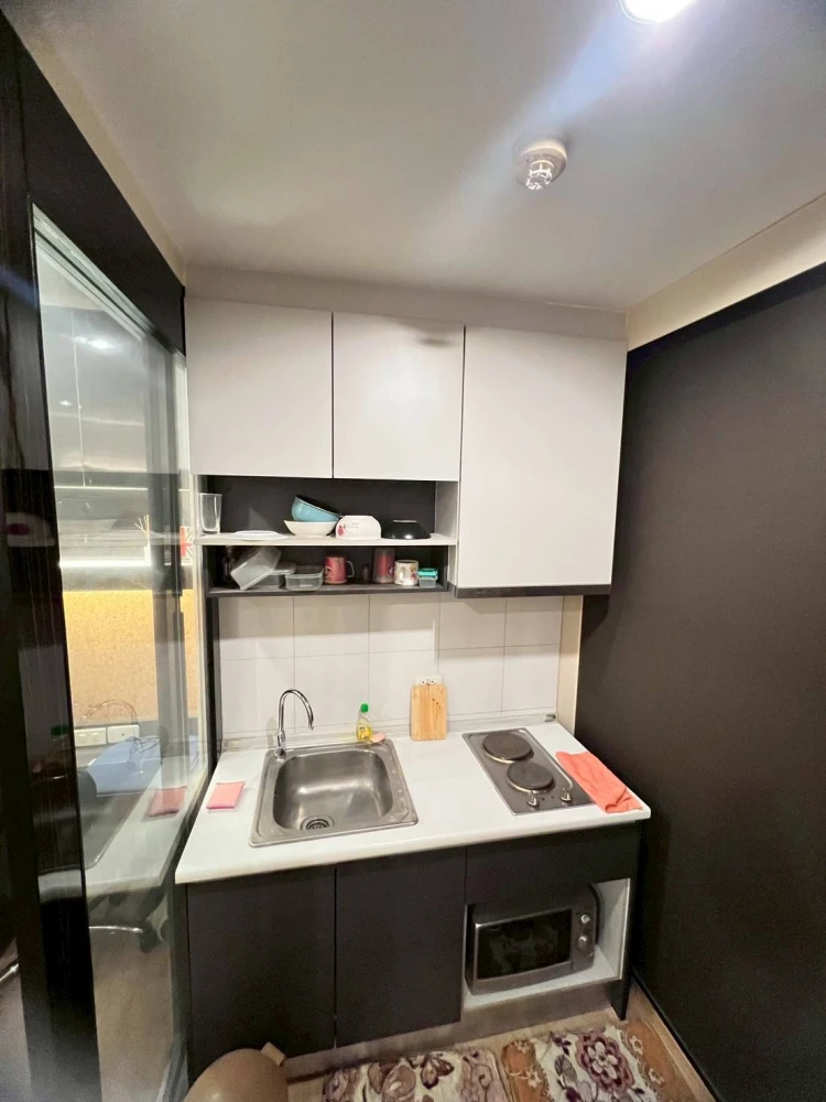 For sale: The Base Chaengwattana, 19th floor, Building B, complete with a set of furniture, just bring your own and move in.