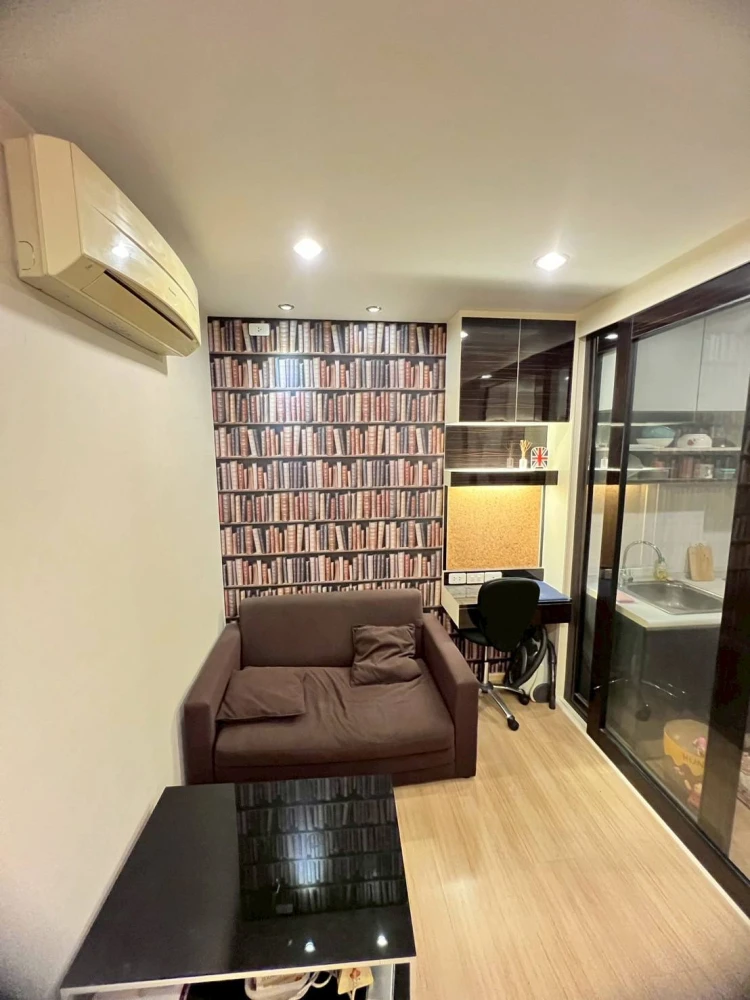 For sale: The Base Chaengwattana, 19th floor, Building B, complete with a set of furniture, just bring your own and move in.