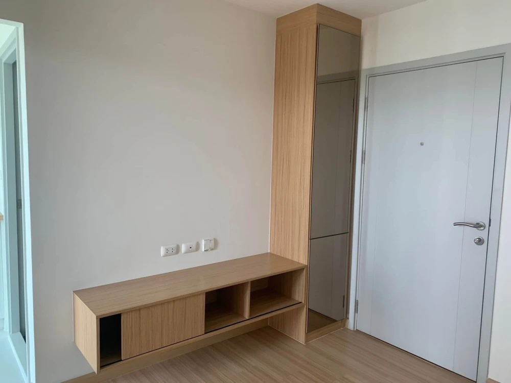 Selling The Bella Condo Rama 2, 1 bedroom, 1 bathroom. Comes with high-quality built-in furniture. Convenient location. Book now!