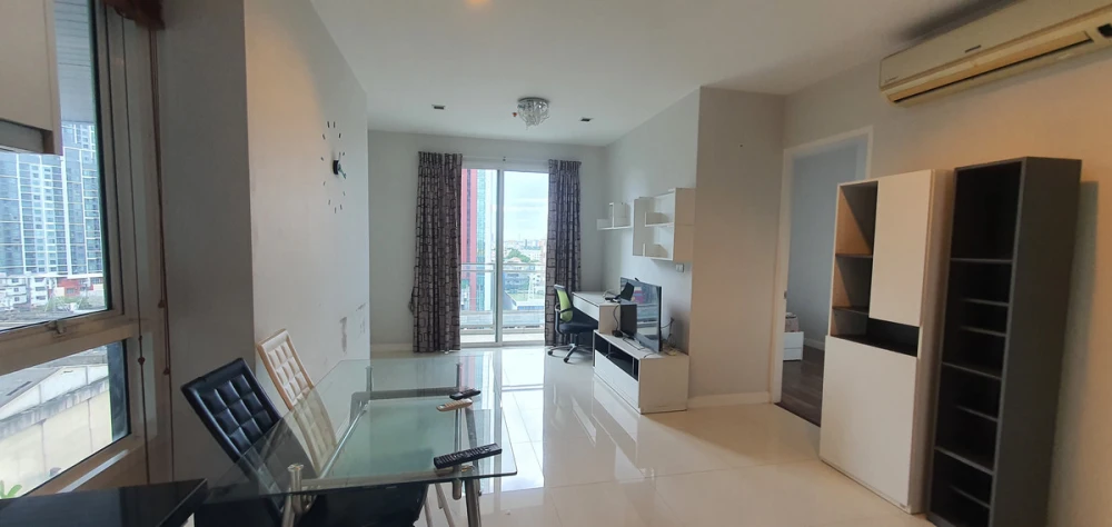Selling a lovely unit at The Bloom Sukhumvit 71, fully furnished. Book now!