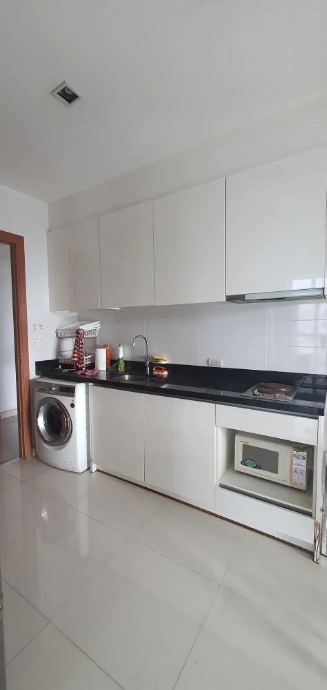 Selling a lovely unit at The Bloom Sukhumvit 71, fully furnished. Book now!
