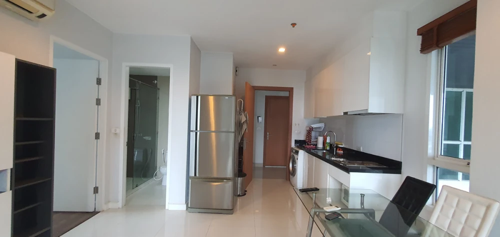 Selling a lovely unit at The Bloom Sukhumvit 71, fully furnished. Book now!
