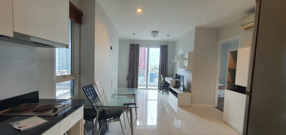 Selling a lovely unit at The Bloom Sukhumvit 71, fully furnished. Book now!