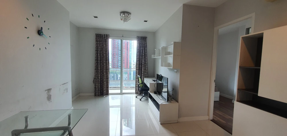 Selling a lovely unit at The Bloom Sukhumvit 71, fully furnished. Book now!