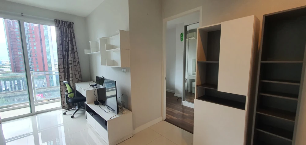 Selling a lovely unit at The Bloom Sukhumvit 71, fully furnished. Book now!