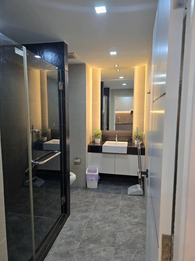 For sale: The Blue Residence, a lovely room, decorated in a simple, luxurious and expensive style, comes with complete furniture. Don't miss out.