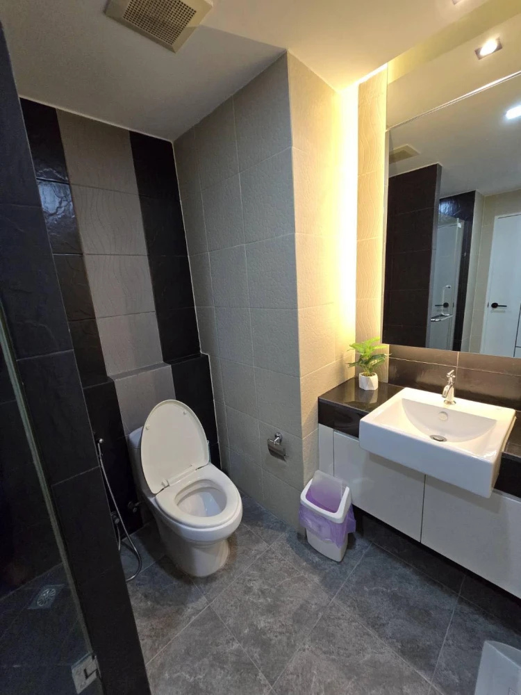 For sale: The Blue Residence, a lovely room, decorated in a simple, luxurious and expensive style, comes with complete furniture. Don't miss out.