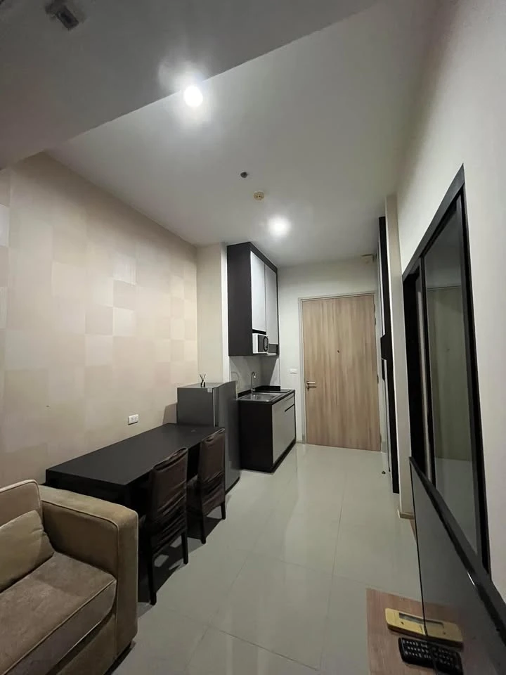 For sale: The Capital Ekamai Thonglor, 3 m. high room, 23rd floor, beautiful, worth living in. Book now and you won't be disappointed.