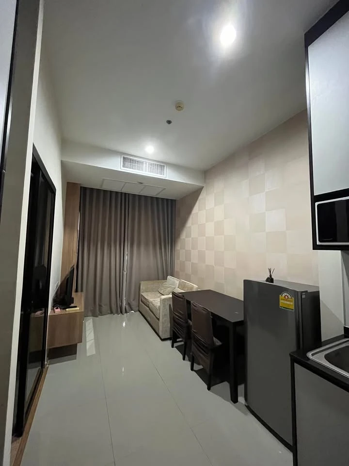 For sale: The Capital Ekamai Thonglor, 3 m. high room, 23rd floor, beautiful, worth living in. Book now and you won't be disappointed.