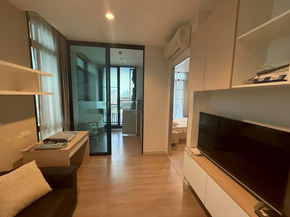 Selling a corner unit at The Capital Ratchaprarop-Vibha. Quiet area, great location, beautiful city view, unblocked. Book now!