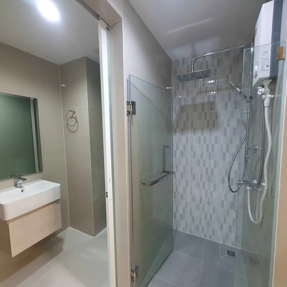 For sale: The Capital Ratchaprarop-Vibha, corner room, 14th floor, quiet, bedroom wall not connected to other rooms, beautiful view, built-in furnitur
