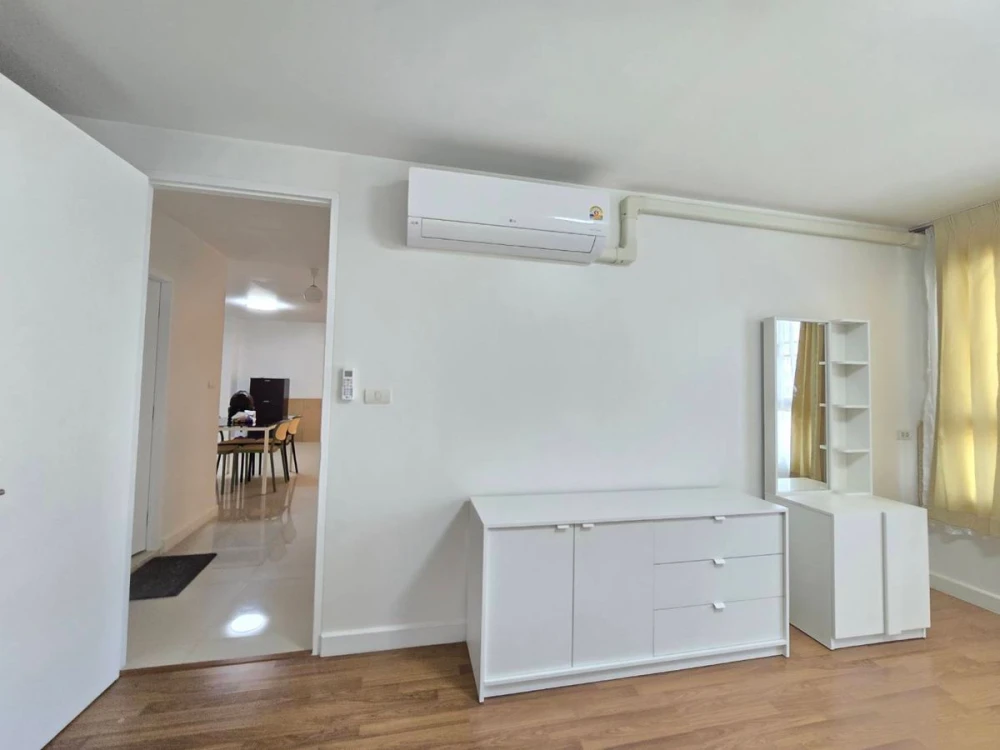The Clover Thonglor for sale, corner unit with privacy, lots of usable space, fully furnished, reserve now!