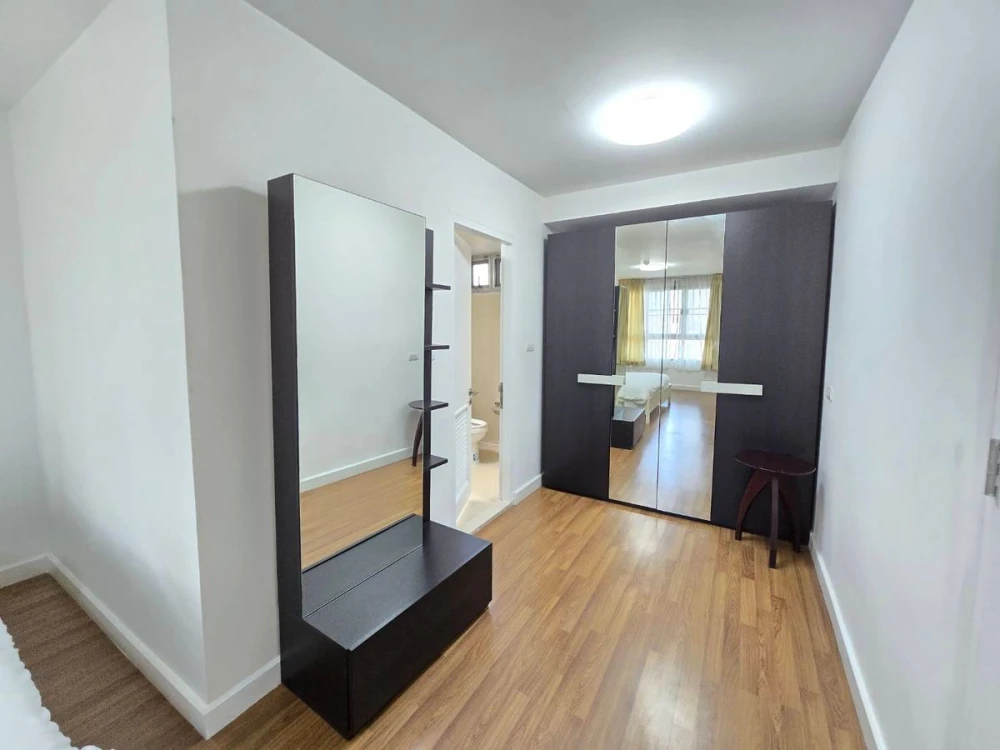 The Clover Thonglor for sale, corner unit with privacy, lots of usable space, fully furnished, reserve now!
