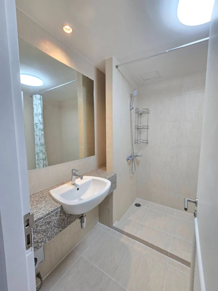 The Clover Thonglor for sale, corner unit with privacy, lots of usable space, fully furnished, reserve now!