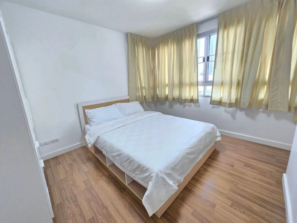 The Clover Thonglor for sale, corner unit with privacy, lots of usable space, fully furnished, reserve now!