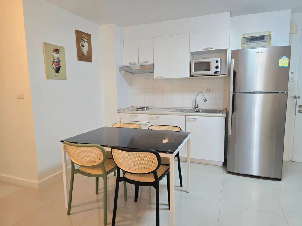 The Clover Thonglor for sale, corner unit with privacy, lots of usable space, fully furnished, reserve now!