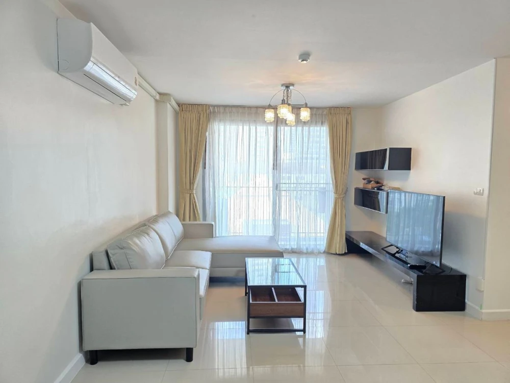 The Clover Thonglor for sale, corner unit with privacy, lots of usable space, fully furnished, reserve now!