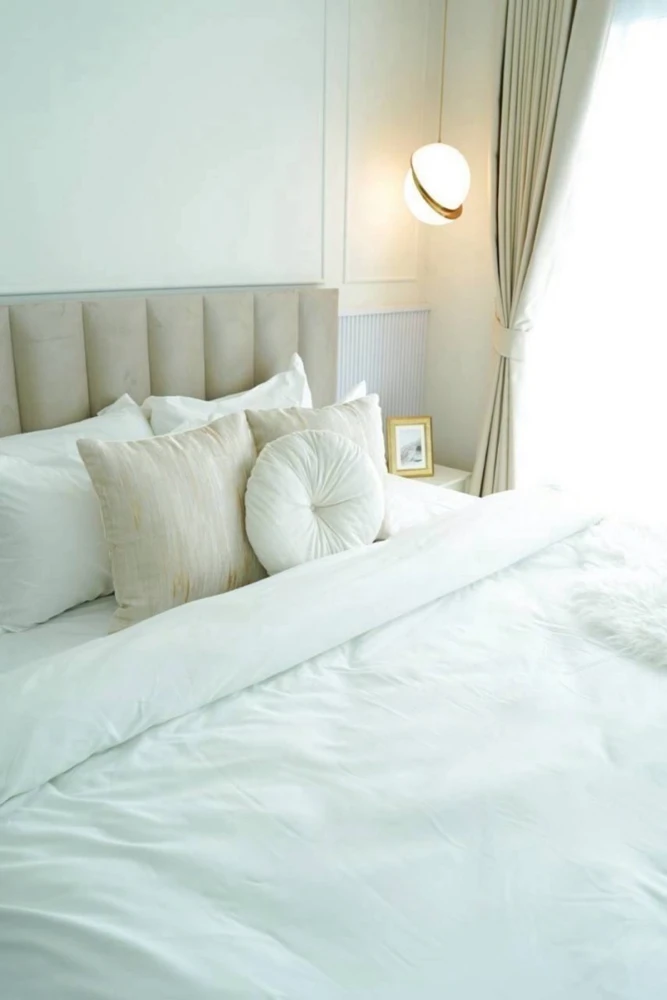 Selling a beautiful, fully furnished unit at The Complete Rajprarop, 27th floor. Book now!
