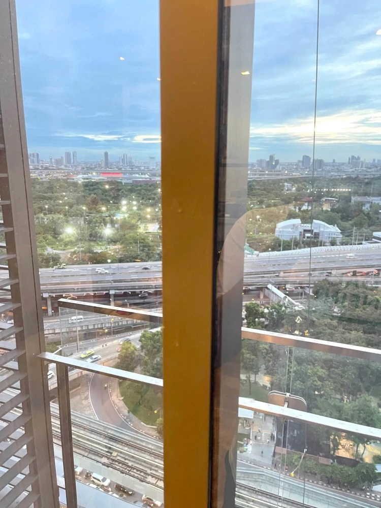 For sale: Unit at The Crest Park Residences with a garden view. Beautifully decorated and fully equipped with appliances—move-in ready!