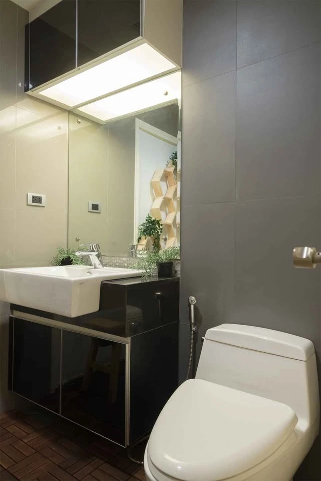 For sale: The Crest Sukhumvit 34, beautifully decorated with a great city view, complete with furniture and appliances. Reserve now!